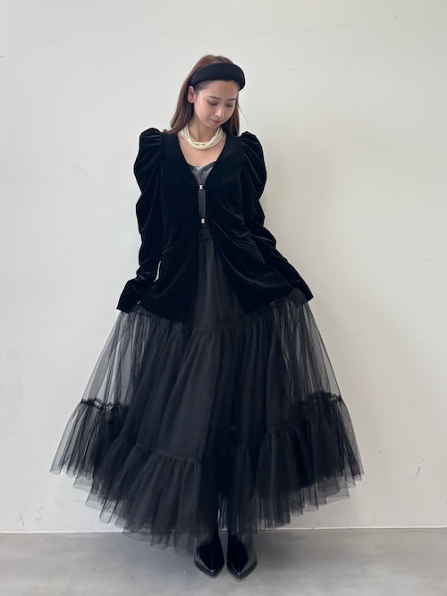 クラシカルベロアパフスリーブジャケットを使った人気ファッション