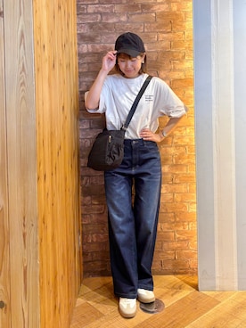 「SHOO・LA・RUE（シューラルー）の【片手ではける】シンプルスニーカー（スニーカー、ホワイト系）」を使った、ronさん（レディース・158cm）の春コーディネート