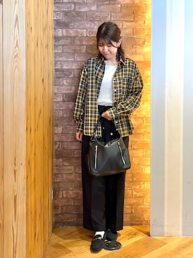 「SHOO・LA・RUE（シューラルー）の【洗濯後しわになりにくい/S-LL】気分で選ぶ 大人のデイリー使いに ベーシックシャツ（シャツ/ブラウス、イエロー系）」を使った、ronさん（レディース・158cm）の秋コーディネート