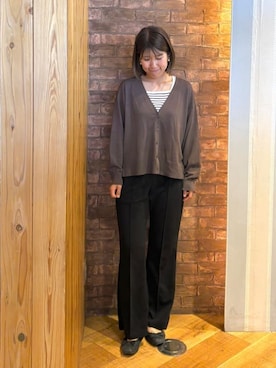 「SHOO・LA・RUE（シューラルー）の【洗濯機可/ひんやり/UV】さらっとしたタッチが心地よい ショート丈 Vネックカーディガン（カーディガン/ボレロ、ブラウン系）」を使った、ronさん（レディース・158cm）の春コーディネート