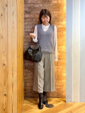 「SHOO・LA・RUE（シューラルー）の【洗濯機可】重ねるだけで華やかに。ポンポンシャギーベスト（ベスト、グレー系）」を使った、ronさん（レディース・158cm）の秋コーディネート