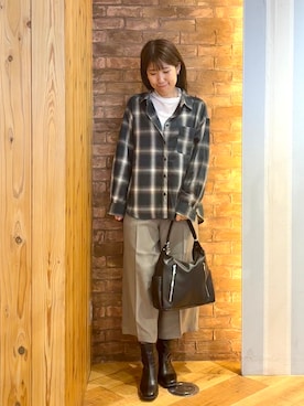 「SHOO・LA・RUE（シューラルー）の【洗濯後しわになりにくい/S-LL】気分で選ぶ 大人のデイリー使いに ベーシックシャツ（シャツ/ブラウス、グリーン系）」を使った、ronさん（レディース・158cm）の秋コーディネート
