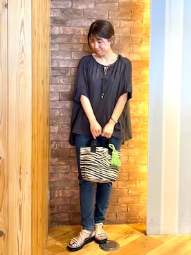 「SHOO・LA・RUE（シューラルー）の【ひんやり/ストレッチ/洗濯機可】夏を乗り切る快適デニム 美脚見えスキニーパンツ（デニムパンツ、ブルー系）」を使った、ronさん（レディース・158cm）の夏コーディネート
