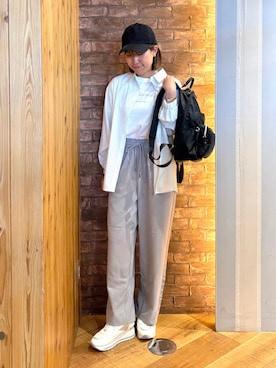 「SHOO・LA・RUE（シューラルー）の【撥水】整理整頓できちゃうリュック（バックパック/リュック、ブラック系）」を使った、ronさん（レディース・158cm）の春コーディネート