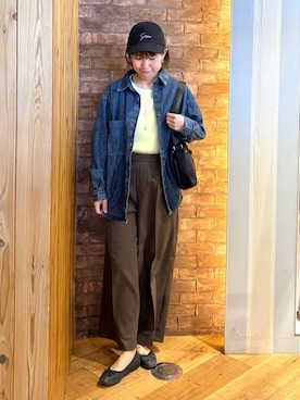 「SHOO・LA・RUE（シューラルー）の【洗濯機可/体型カバー】こなれ感をプラスする ライトオンスデニムシャツ（シャツ/ブラウス、ブルー系）」を使った、ronさん（レディース・158cm）の春コーディネート