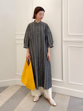 「デイリーカジュアル」｜「アイテム（シャツワンピース）」を使った、KawasakiTOMORROWLANDさん（レディース・162cm）の春コーディネート
