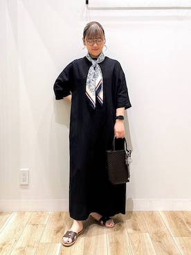 「SMELLY（スメリー）のアソートビッグスカーフ（バンダナ/スカーフ、ブルー系）」を使った、ながせさん（レディース・156cm）の春コーディネート