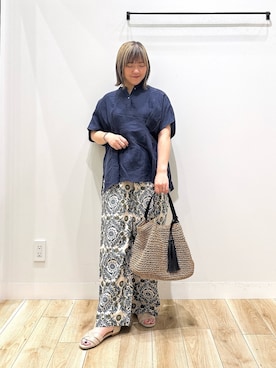 「URBAN RESEARCH DOORS（アーバンリサーチドアーズ）のリネンウエストタックスキッパーブラウス（シャツ/ブラウス、ブルー系）」を使った、ながせさん（レディース・156cm）の春コーディネート