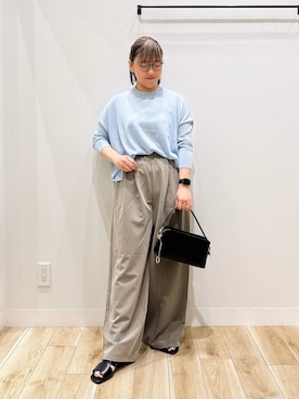 「URBAN RESEARCH（アーバンリサーチ）のUVカット加工ルーズニット（ニット/セーター、ブルー系）」を使った、ながせさん（レディース・156cm）の春コーディネート
