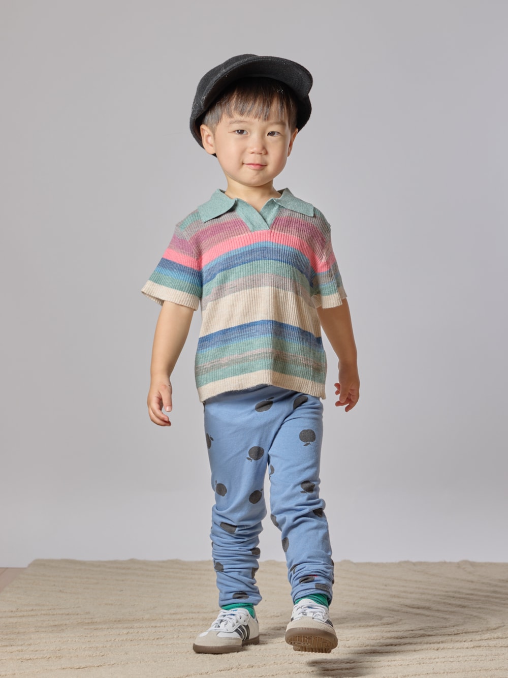「ポロシャツ、ニットポロ、スニーカー、キャップ、パステルカラー、秋コーデ、レギンス、ウールキャップ、休日スタイル」｜「peiyuのアイテム（ポロシャツ、その他）」を使った、STKくんさん（キッズ・90cm）の秋コーディネートの1枚目の写真