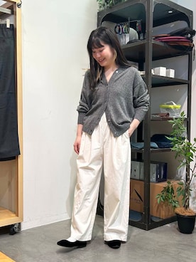 「かぐれ（カグレ）のコットン2タックワイドパンツ（その他パンツ）」を使った、やまださん（レディース・155cm）の秋コーディネート