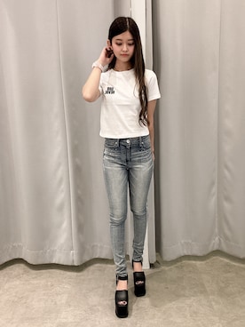 ミドルウエストcross pointビジュースキニーデニムパンツ GYDA（ジェイダ）の「ミドルウエストcross pointビジュー
