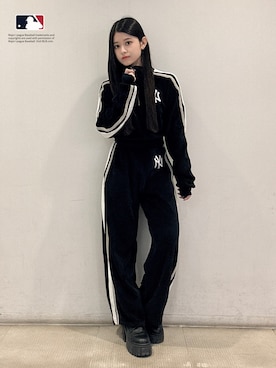 「MLB（メジャーリーグベースボール）のアイテム」を使った、Hitomiさん（レディース・150cm）の冬コーディネート