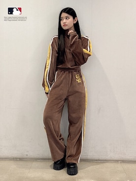 「MLB（メジャーリーグベースボール）のアイテム」を使った、Hitomiさん（レディース・150cm）の冬コーディネート