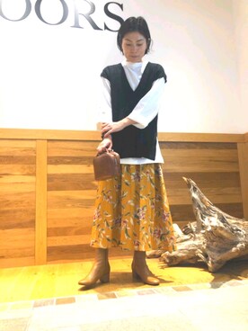 「URBAN RESEARCH DOORS（アーバンリサーチドアーズ）のレーヨン大花柄スカート（スカート）」を使った、yukiさん（レディース・163cm）の秋コーディネート