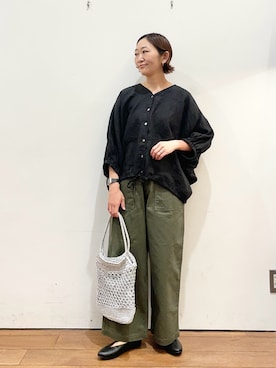 「URBAN RESEARCH DOORS（アーバンリサーチドアーズ）のリネンドロストドルマンブラウス（シャツ/ブラウス、ブラック系）」を使った、ちばななこさん（レディース・154cm）の春コーディネート