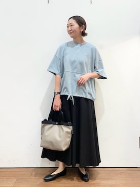 「URBAN RESEARCH DOORS（アーバンリサーチドアーズ）のヘムドロストプルオーバー（Tシャツ/カットソー、ブルー系）」を使った、ちばななこさん（レディース・154cm）の春コーディネート