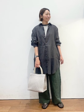 「URBAN RESEARCH DOORS（アーバンリサーチドアーズ）の『WEB/一部店舗限定カラー』ラミーコットンビックシャツ（シャツ/ブラウス、グレー系）」を使った、ちばななこさん（レディース・154cm）の春コーディネート