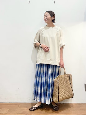 「URBAN RESEARCH DOORS（アーバンリサーチドアーズ）のオーバーサイズドルマンプルオーバー（Tシャツ/カットソー、ベージュ系）」を使った、ちばななこさん（レディース・154cm）の春コーディネート