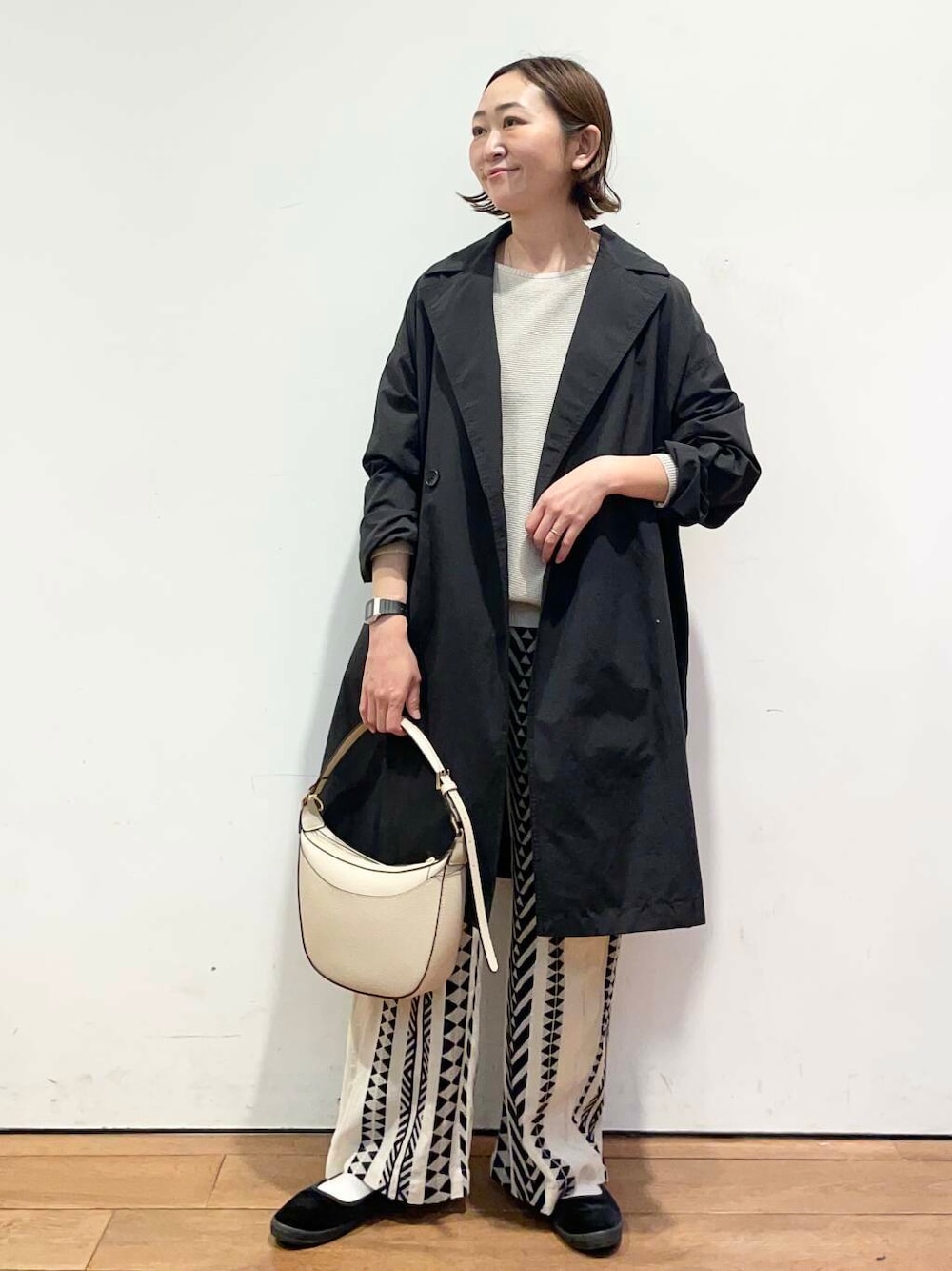 「大人カジュアル、urbanresearchdoors、ママコーデ、アーバンリサーチドアーズ、doors、低身長コーデ、30代、ママファッション、キレイめカジュアル、春アウターコーデ」｜「FORK&SPOONのFORK&SPOON　オーバーライトミドルコート（その他アウター、ブラック系）」を使った、urd_nanakoさん（レディース・154cm）の春コーディネートの1枚目の写真
