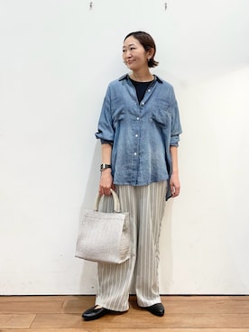 「URBAN RESEARCH DOORS（アーバンリサーチドアーズ）のシアーデニムシャツ（シャツ/ブラウス、ブルー系）」を使った、ちばななこさん（レディース・154cm）の春コーディネート