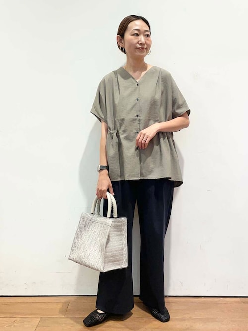 新品タグ付◉ KHAKI DOORS Vネックウエストギャザーブラウス URBAN RESEARCH DOORS｜Vネックウエストギャザーブラウス