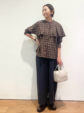 「アイテム（ボストンバッグ、グレー系）」を使った、ちばななこさん（レディース・154cm）の秋コーディネート