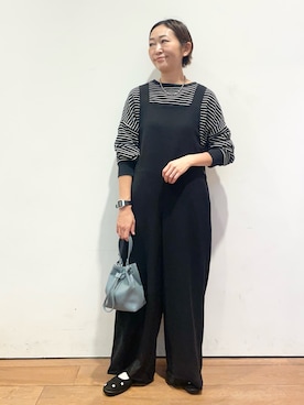 「URBAN RESEARCH DOORS（アーバンリサーチドアーズ）のリラックスイージーサロペット（サロペット/オーバーオール）」を使った、ちばななこさん（レディース・154cm）の秋コーディネート