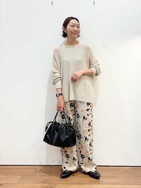 「URBAN RESEARCH DOORS（アーバンリサーチドアーズ）のラメシアーリラックスニット（ニット/セーター、ベージュ系）」を使った、ちばななこさん（レディース・154cm）の春コーディネート