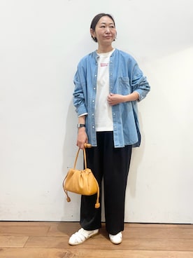 「URBAN RESEARCH DOORS（アーバンリサーチドアーズ）のデニムバンドカラーシャツ（シャツ/ブラウス、ブルー系）」を使った、ちばななこさん（レディース・154cm）の春コーディネート