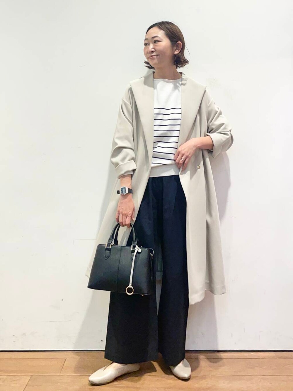 「大人カジュアル、urbanresearchdoors、ママコーデ、アーバンリサーチドアーズ、doors、低身長コーデ、30代、ママファッション、キレイめカジュアル、春のジャケットスタイル」｜「RODE SKOのセンターステッチハンドバッグ（ハンドバッグ、ブラック系）」を使った、urd_nanakoさん（レディース・154cm）の春コーディネートの1枚目の写真