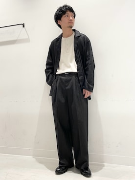 「URBAN RESEARCH（アーバンリサーチ）のnew basic　WOOL LINEN TROUSER（その他パンツ、ブラック系）」を使った、平田望夢さん（メンズ・172cm）の夏コーディネート