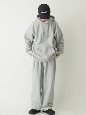 「アイテム（スウェットパンツ）」を使った、平田望夢さん（メンズ・172cm）の夏コーディネート