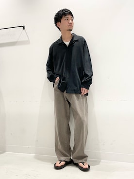 「URBAN RESEARCH（アーバンリサーチ）のWASHABLE CUPRO O/C SHIRTS（シャツ/ブラウス、ブラック系）」を使った、平田望夢さん（メンズ・172cm）の春コーディネート