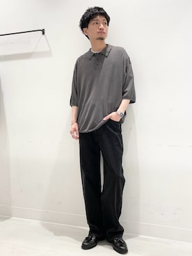 「EKAL（エカル）のニットポロプルオーバー（ニット/セーター、グレー系）」を使った、平田望夢さん（メンズ・172cm）の春コーディネート