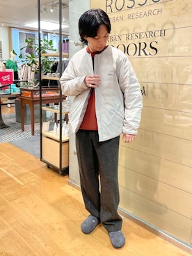 「URBAN RESEARCH DOORS（アーバンリサーチドアーズ）のウールブレンドネップワンタックパンツ（その他パンツ）」を使った、平田望夢さん（メンズ・172cm）の冬コーディネート