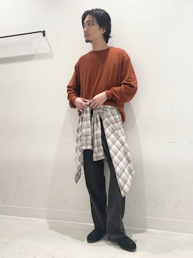 「URBAN RESEARCH DOORS（アーバンリサーチドアーズ）のWashable Wool Crew-Neck Long-Sleeve T-shirts（Tシャツ/カットソー、オレンジ系）」を使った、平田望夢さん（メンズ・172cm）の秋コーディネート