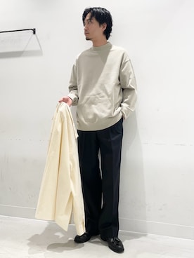 「URBAN RESEARCH（アーバンリサーチ）のnew basic　QUIET REGULAR SHIRTS（シャツ/ブラウス、ホワイト系）」を使った、平田望夢さん（メンズ・172cm）の秋コーディネート