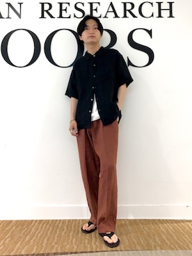 「URBAN RESEARCH DOORS（アーバンリサーチドアーズ）のハードマンズリネン 2タックトラウザー（その他パンツ）」を使った、平田望夢さん（メンズ・172cm）の夏コーディネート