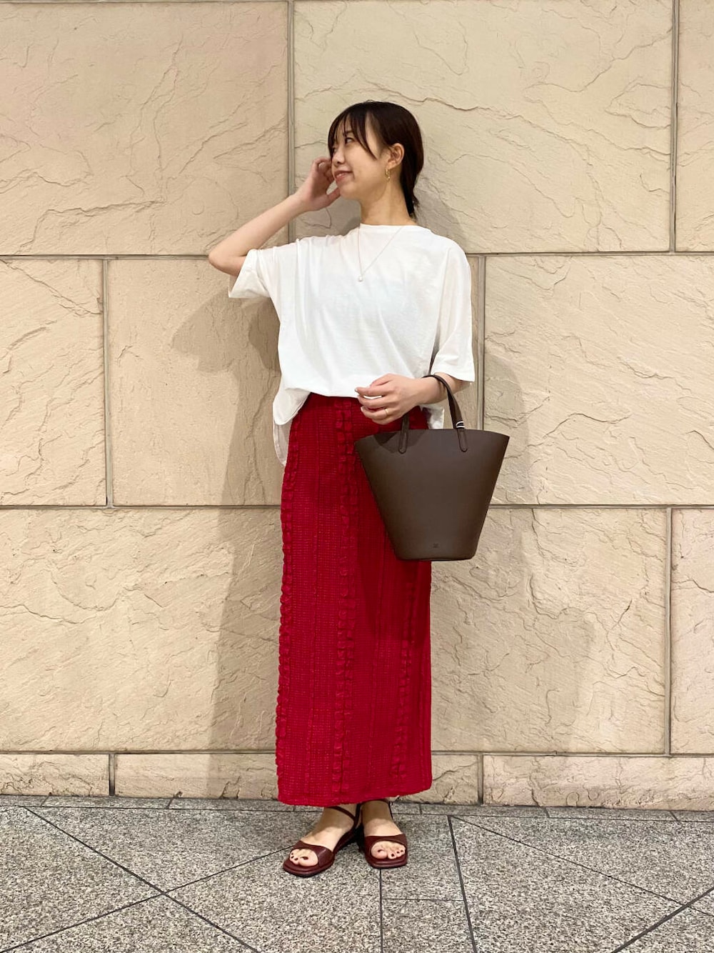 「大人カジュアル、キレイめ、きれいめカジュアル、夏コーデ、newarrival、休日スタイル、フェミニン、ROSSO、夏服、オンオフ兼用、オンオフ、大人かわいい、20代後半、骨格ウェーブ、暑い」｜「URBAN RESEARCH ROSSO WOMENのKOMOREBI MUSEUM　SANDAL（サンダル、レッド系）」を使った、matsuさん（レディース・162cm）の夏コーディネートの1枚目の写真