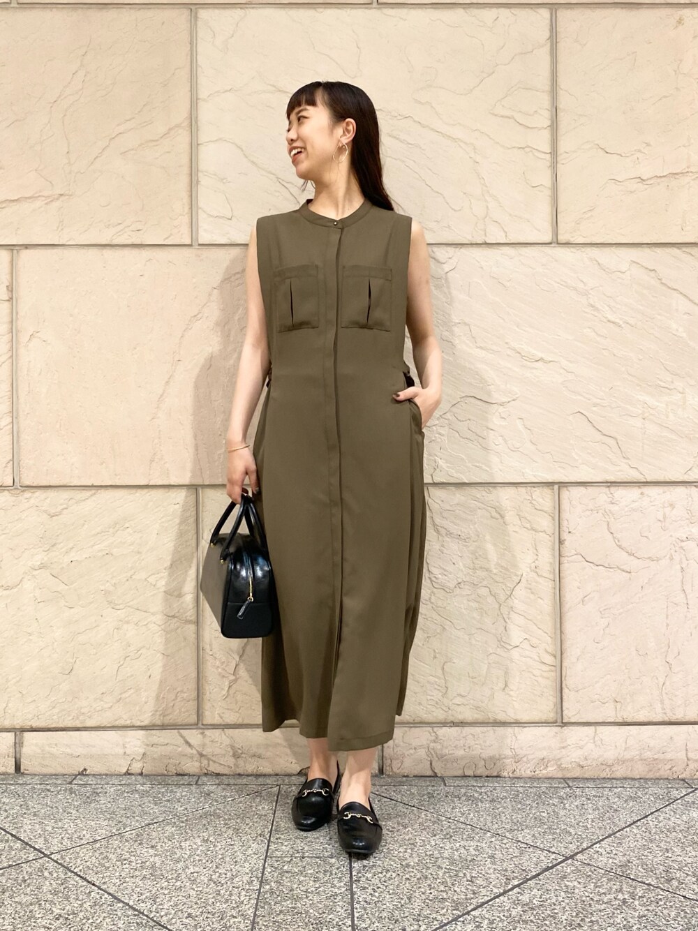 「URBAN RESEARCH ROSSO、URBAN RESEARCH、きれいめカジュアル、夏コーデ、ワンピース、お出かけコーデ、初秋コーデ、ブラウス、秋先取りコーデ」｜「URBAN RESEARCHのサイドベルトツイルジレワンピース（ワンピース、ブラウン系）」を使った、matsuさん（レディース・162cm）の夏コーディネートの1枚目の写真