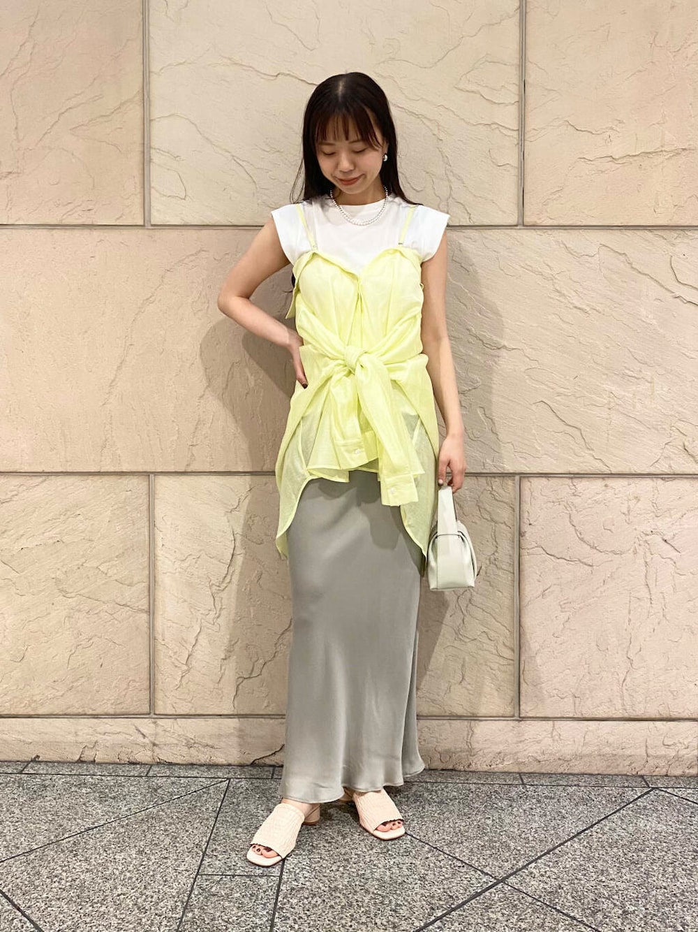「大人カジュアル、キレイめ、きれいめカジュアル、カットソー、夏コーデ、newarrival、休日スタイル、フェミニン、ROSSO、夏服、オンオフ兼用、オンオフ、大人かわいい、20代後半、骨格ウェーブ」｜「URBAN RESEARCHのdecor『デコール』　Hematite6mmBallnecklace（ネックレス、シルバー系）」を使った、matsuさん（レディース・162cm）の春コーディネートの1枚目の写真