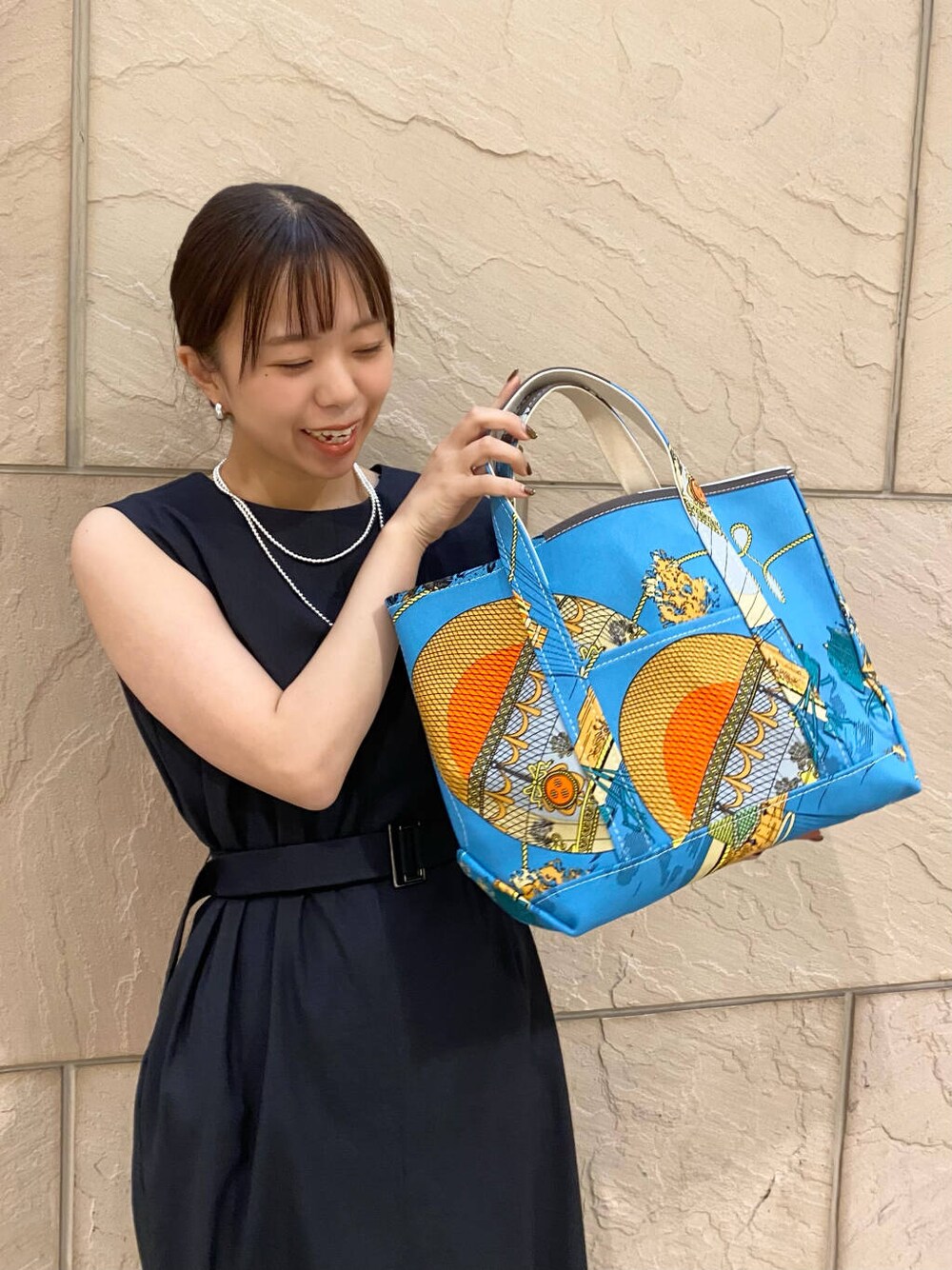 「ワンピース、大人カジュアル、キレイめ、きれいめカジュアル、夏コーデ、newarrival、休日スタイル、フェミニン、ROSSO、夏服、オンオフ兼用、オンオフ、大人かわいい、20代後半、骨格ウェーブ」｜「URBAN RESEARCHのdecor『デコール』　Hematite4mmBallnecklace（ネックレス、シルバー系）」を使った、matsuさん（レディース・162cm）の春コーディネートの1枚目の写真