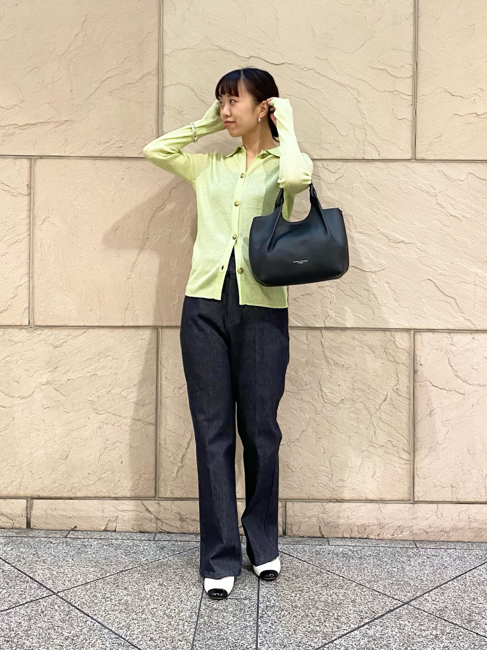 「URBAN RESEARCH ROSSO、URBAN RESEARCH、秋服準備はじめました、デニム、お出かけコーデ、シアートップス、大人コーデ、秋服コーデ、キレイめカジュアル、高身長女子、オトナカジュアル、今日のコーデ、グリーン、デニムパンツ、ニット」｜「URBAN RESEARCH ROSSO WOMENのシアーリブポロニット（ニット/セーター、イエロー系）」を使った、matsuさん（レディース・162cm）の夏コーディネートの1枚目の写真