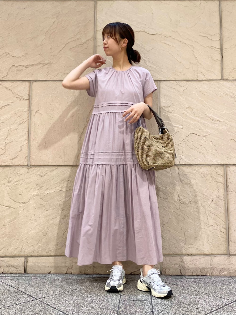 「ワンピース、大人カジュアル、キレイめ、きれいめカジュアル、夏コーデ、newarrival、休日スタイル、フェミニン、ROSSO、夏服、オンオフ兼用、オンオフ、大人かわいい、20代後半、骨格ウェーブ」｜「URBAN RESEARCH ROSSO WOMENのVIOLAd’ORO　アバカワンショルダーバッグ（ショルダーバッグ、ブラウン系）」を使った、matsuさん（レディース・162cm）の夏コーディネートの1枚目の写真