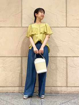 リネン混タックデニムパンツを使った人気ファッション