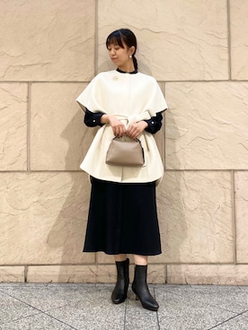 「アイテム（ポンチョ、ホワイト系）」を使った、matsudaさん（レディース・162cm）の秋コーディネート