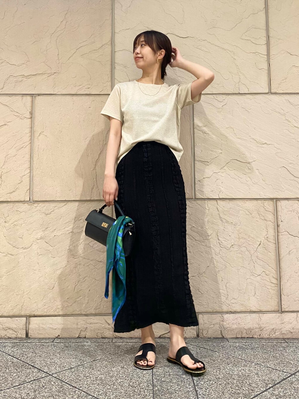 「大人カジュアル、キレイめ、きれいめカジュアル、夏コーデ、newarrival、フェミニン、ROSSO、サンダルコーデ、夏服、オンオフ兼用、オンオフ、大人かわいい、20代後半、骨格ウェーブ、暑い」｜「AULENTTIのAULENTTI　ワイドショルダーBAG（ショルダーバッグ、ブラック系）」を使った、matsuさん（レディース・162cm）の春コーディネートの1枚目の写真