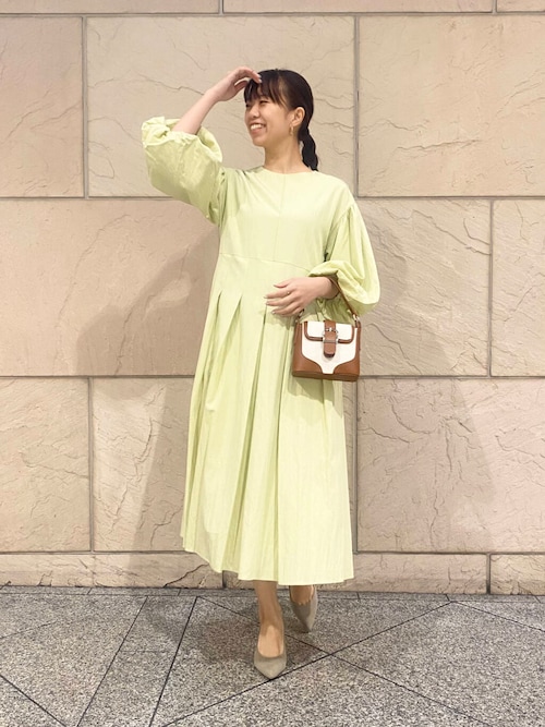 ワンピース　アイボリー　新品　フォロー割-200円 セール】ボリュームスリーブタックワンピース（ワンピース）｜URBAN