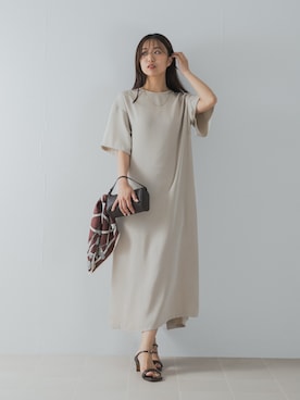 「URBAN RESEARCH ROSSO(アーバンリサーチロッソ)のツイルサテンバックファスナーワンピース(ワンピース、ベージュ系)」を使った、matsudaさん(レディース・162cm)の夏コーディネート